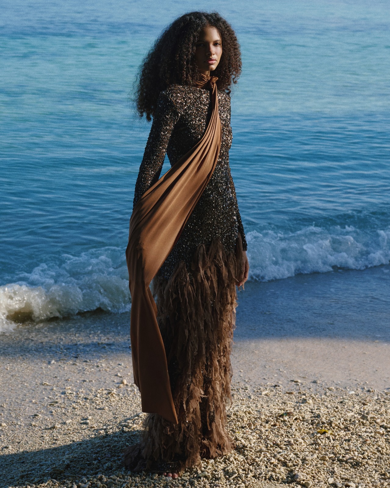 Con muchísimo amor les dejo nuestra última portada para VIVA LA MODA. Una carta de amor al caribe colombiano y su industria de moda. Tenía mi tiempo sin hacer fotos en locación, con luz natural, con amor y con paciencia. Cami y Adri se aseguraron de darnos las mejores condiciones para explorar el espacio, la luz y nuestra creatividad. Las fotos son en teoría sencillas, queríamos que Vale y la ropa resaltaran, jugamos con luz bonita y el color trate de hacerlo lo más acertado al que vieron mis ojos live. Así que acá les dejo.